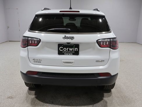 Used 2023 Jeep Compass Latitude AWD/4WD image 3
