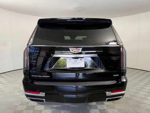 Certified 2026 Cadillac Escalade Luxury AWD/4WD image 8