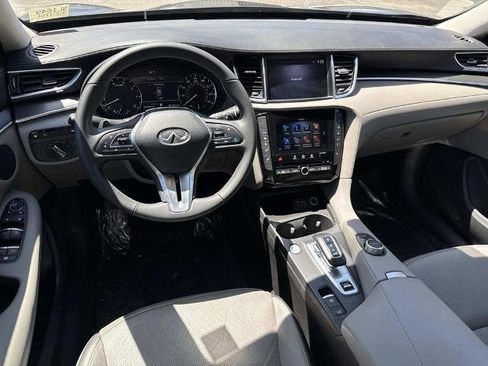 Certified 2025 INFINITI QX50 Luxe AWD/4WD image 8
