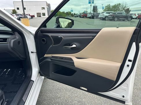 Used 2021 Lexus ES 350 Ultra Luxury w/ Accessory Package 2 FWD image 19