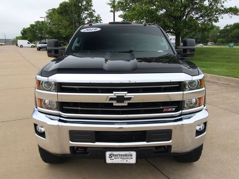 Used 2019 Chevrolet Silverado 2500 LT AWD/4WD image 2