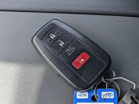 Used 2020 Toyota Highlander Limited FWD image 35