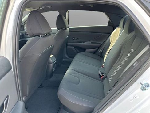 New 2025 Hyundai Elantra SEL image 14