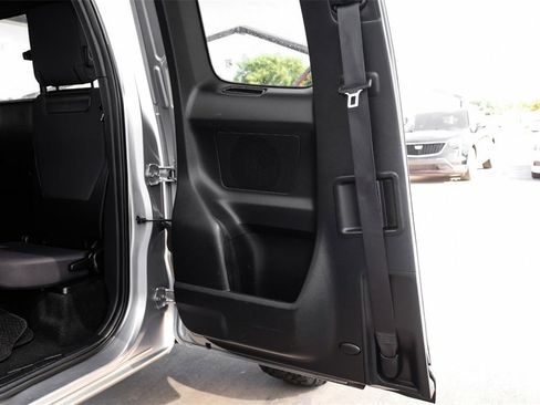 Used 2016 Toyota Tacoma TRD Sport w/ Towing Package image 43