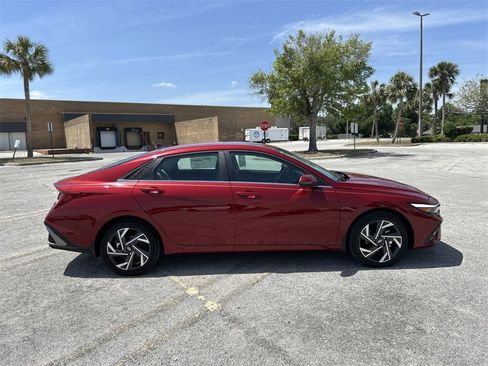 New 2025 Hyundai Elantra Limited image 9