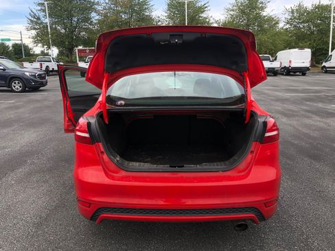 Used 2016 Ford Focus SE w/ SE Sport Package FWD image 7