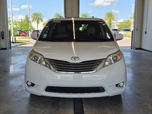 Used 2016 Toyota Sienna XLE FWD image 2