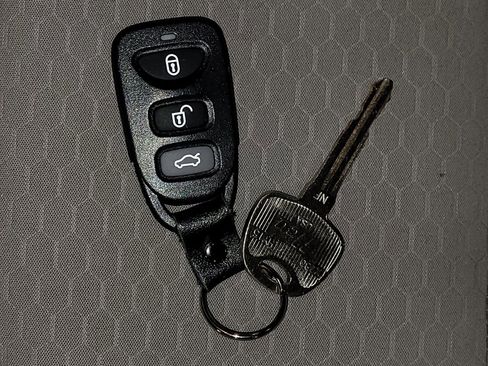 Used 2019 Hyundai Elantra SE image 32