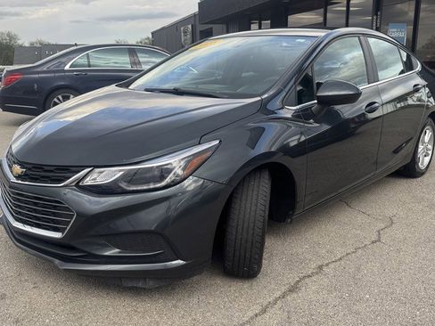 Used 2018 Chevrolet Cruze LT w/ LT Convenience Package image 4