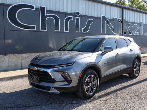 Used 2025 Chevrolet Blazer LT FWD image 1