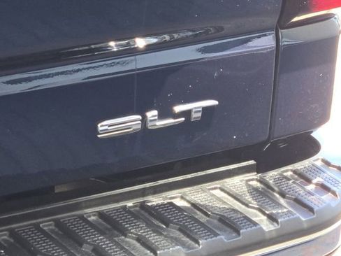 Used 2021 GMC Sierra 1500 SLT w/ SLT Premium Package AWD/4WD image 9