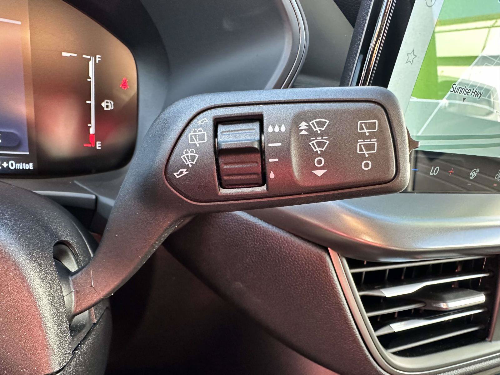 Used 2025 Ford Escape SE FWD image 19