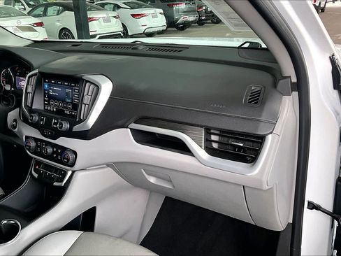 Used 2023 GMC Terrain SLT image 17