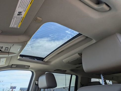 Used 2016 GMC Yukon XL SLT w/ Open Road Package image 17