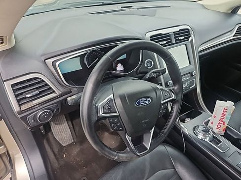 Used 2018 Ford Fusion SE w/ Fusion SE Technology Package image 6
