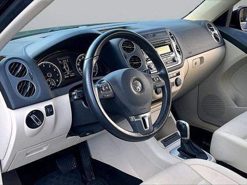 Used 2014 Volkswagen Tiguan SE FWD image 16