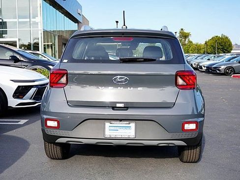 Used 2026 Hyundai Venue SEL FWD image 9