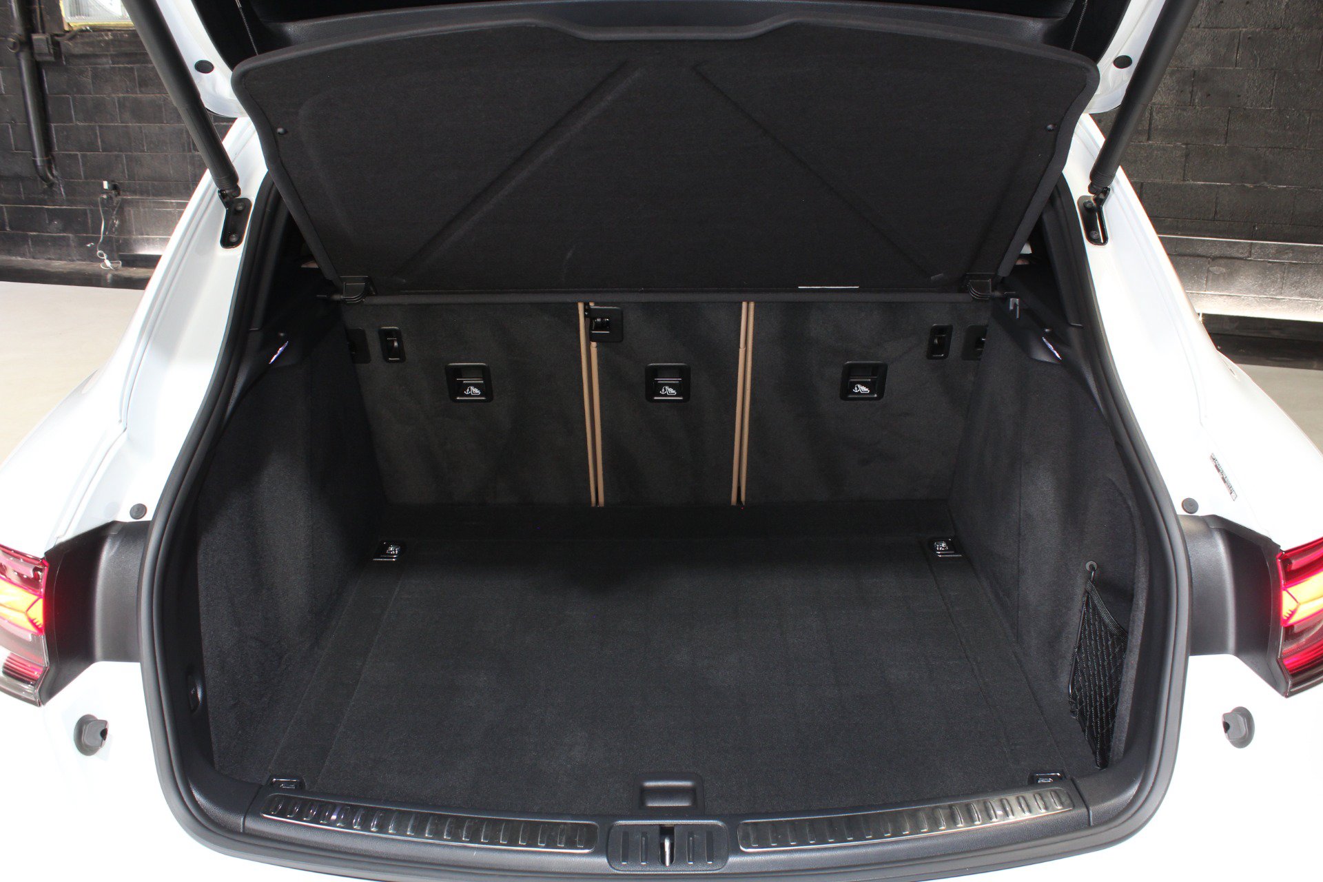 Used 2022 Porsche Macan S AWD/4WD image 79
