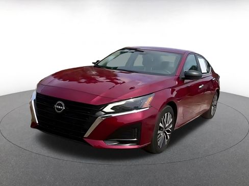 Used 2025 Nissan Altima 2.5 SV FWD image 7