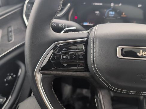 Used 2023 Jeep Grand Cherokee Overland image 30