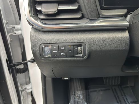 Used 2025 GMC Terrain Elevation image 19