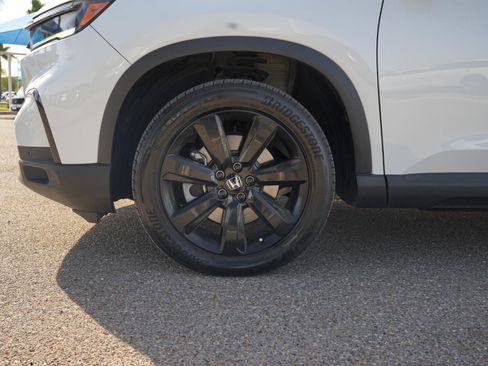 Used 2025 Honda Pilot Black Edition image 12