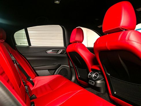 Used 2024 Alfa Romeo Giulia Quadrifoglio image 10