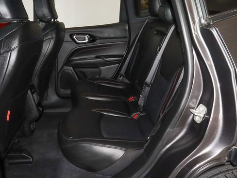 Used 2024 Jeep Compass Trailhawk image 8