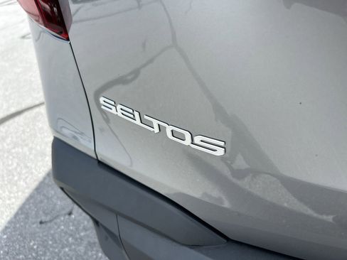 Used 2024 Kia Seltos LX AWD/4WD image 11