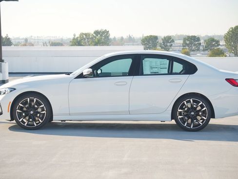 Used 2026 BMW 330i xDrive Sedan w/ M Sport Package AWD/4WD image 4
