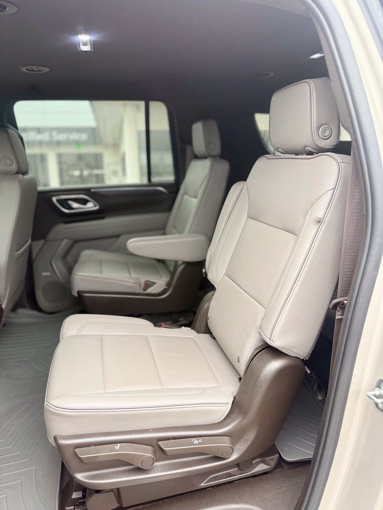Used 2023 GMC Yukon XL SLT w/ SLT Luxury Package RWD image 15