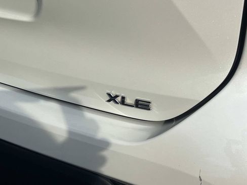 Used 2021 Toyota Highlander XLE FWD image 9