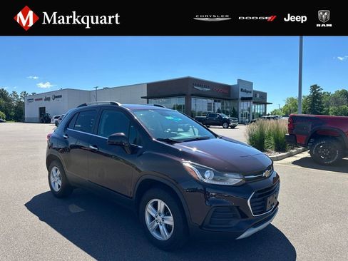 Used 2020 Chevrolet Trax LT w/ LT Convenience Package AWD/4WD image 1