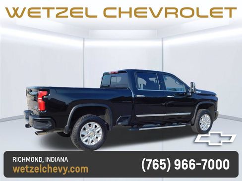 Used 2025 Chevrolet Silverado 2500 High Country w/ Technology Package AWD/4WD image 3