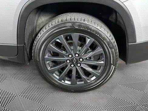 Used 2023 Chevrolet Traverse RS FWD image 40