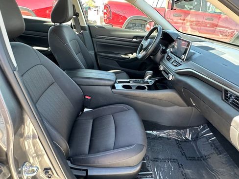 Used 2024 Nissan Altima 2.5 SV FWD image 16