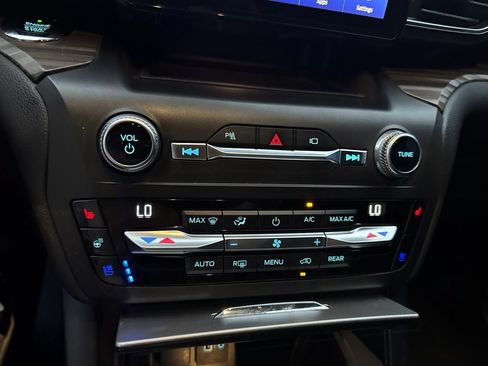 Used 2020 Ford Explorer Limited AWD/4WD image 13