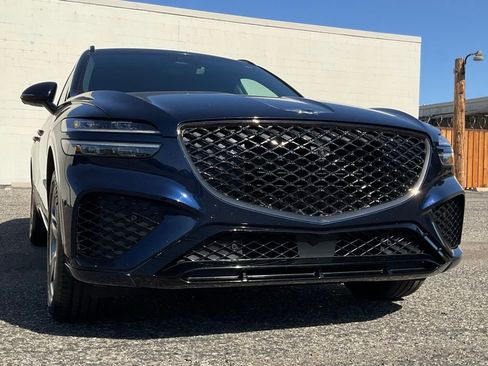 Used 2022 Genesis GV70 3.5T Sport w/ Sport Advanced Package AWD/4WD image 56