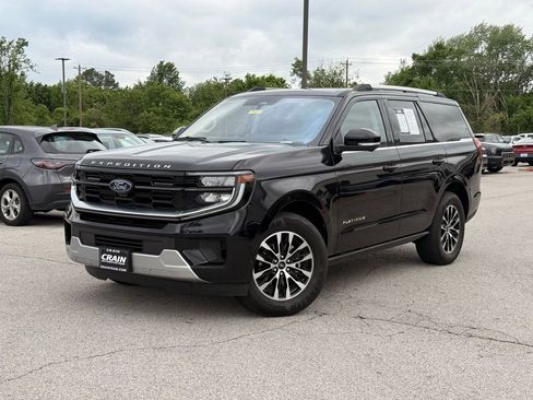 Used 2025 Ford Expedition Platinum AWD/4WD image 3