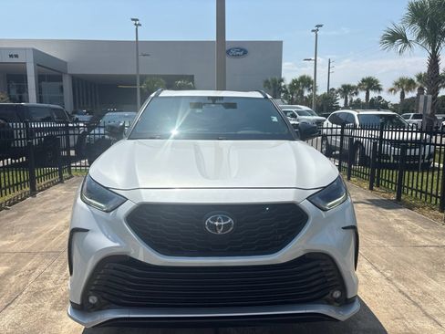 Used 2023 Toyota Highlander XSE FWD image 5