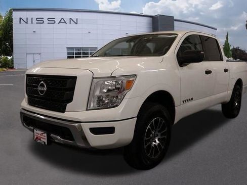 Used 2023 Nissan Titan SV AWD/4WD image 5