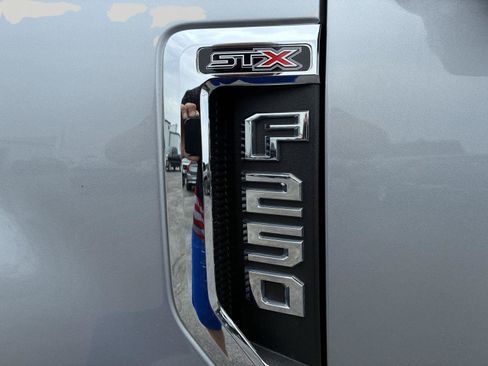 Used 2022 Ford F250 XL w/ STX Appearance Package AWD/4WD image 11