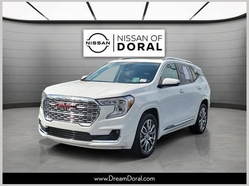 Used 2023 GMC Terrain Denali w/ Denali Premium Package AWD/4WD image 1