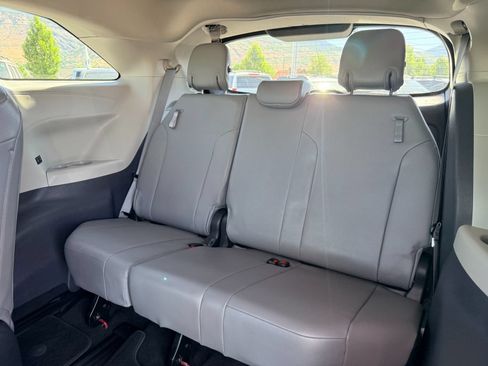 Used 2022 Toyota Sienna XLE AWD/4WD image 26