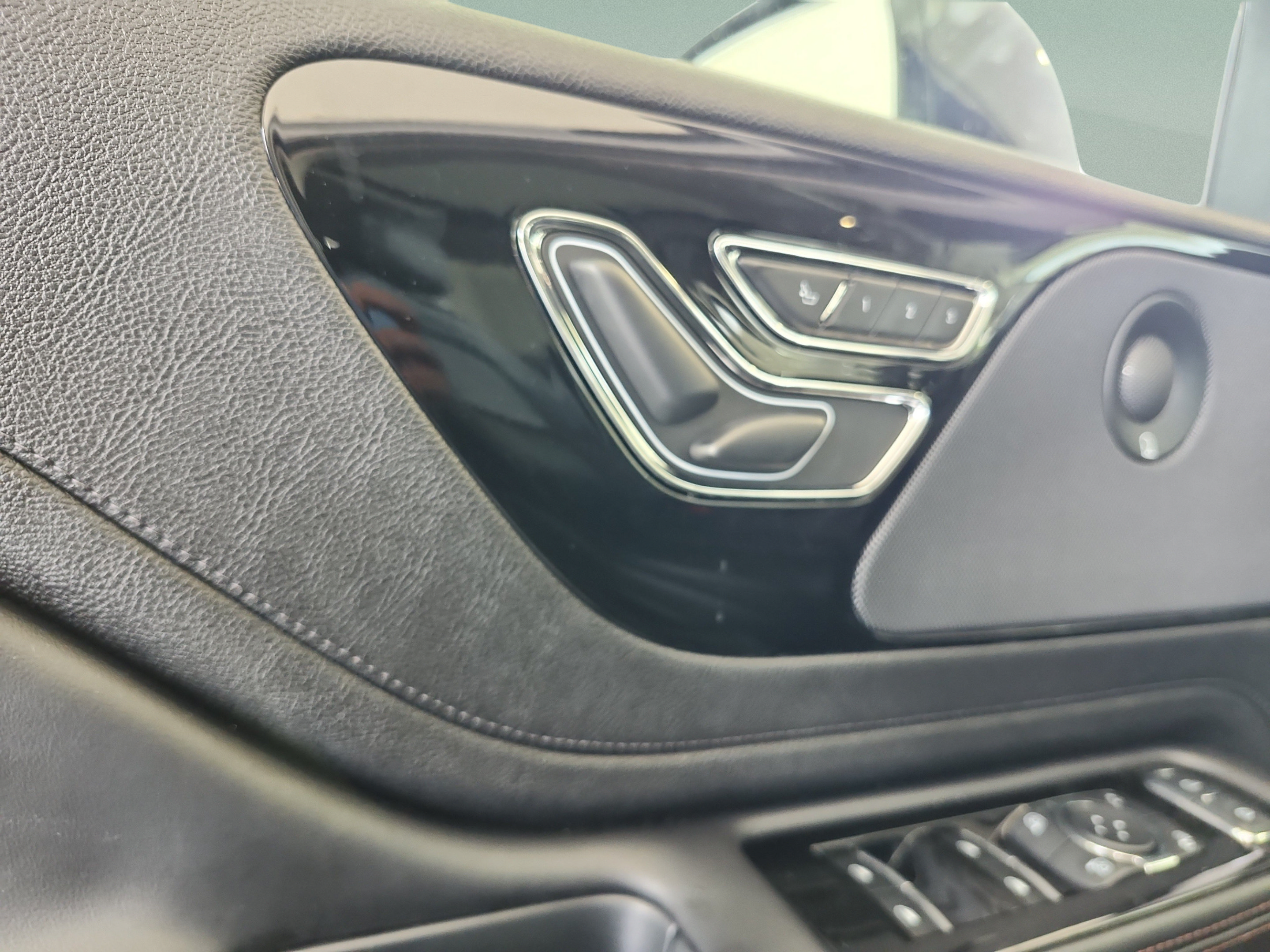 Used 2024 Lincoln Aviator Reserve RWD image 16