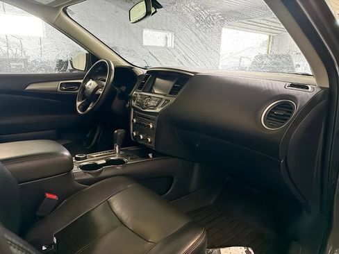 Used 2018 Nissan Pathfinder SL AWD/4WD image 12