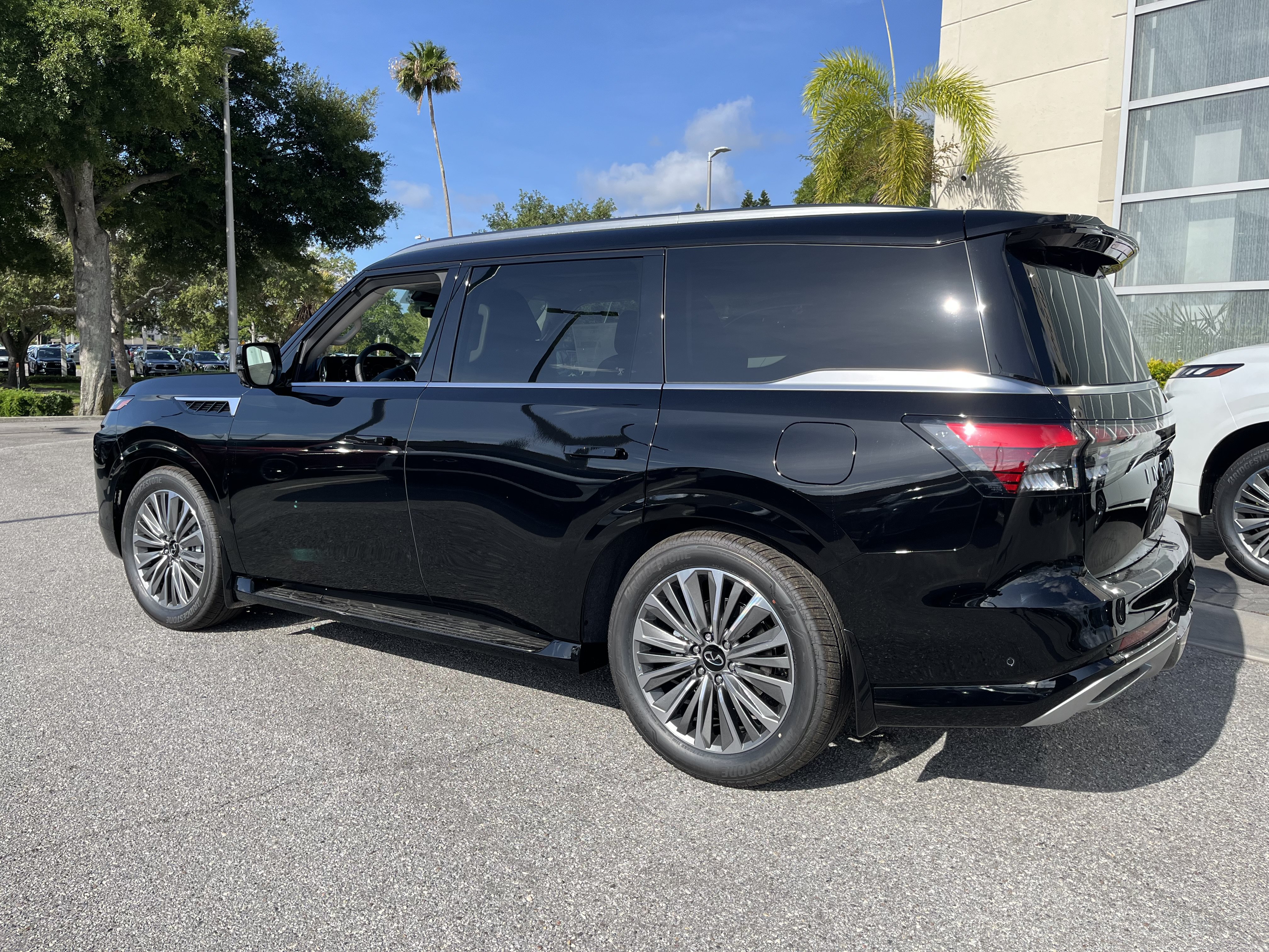 New 2026 INFINITI QX80 Luxe w/ Cargo Package RWD image 3