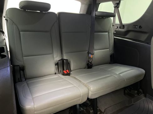 Used 2021 Chevrolet Suburban Z71 w/ Z71 Off-Road Package image 29