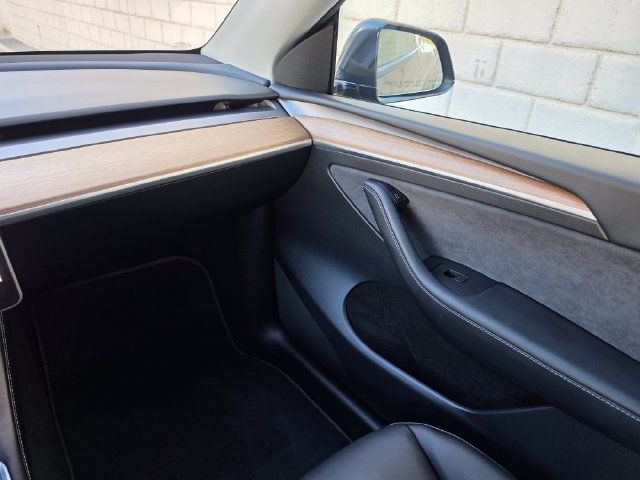 Used 2024 Tesla Model Y Long Range AWD/4WD image 29