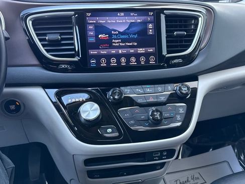 Used 2019 Chrysler Pacifica Touring-L Plus w/ Advanced Safetytec Group FWD image 15